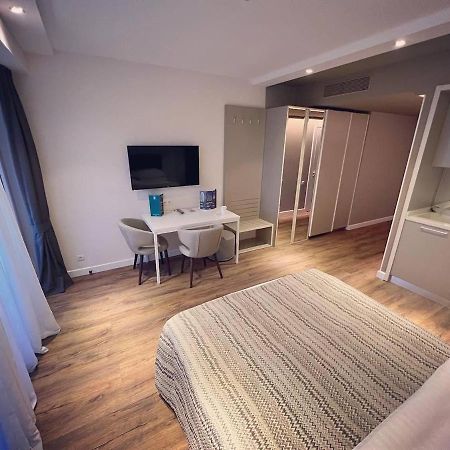 Gq Apartments On First Line Batumi Exterior foto