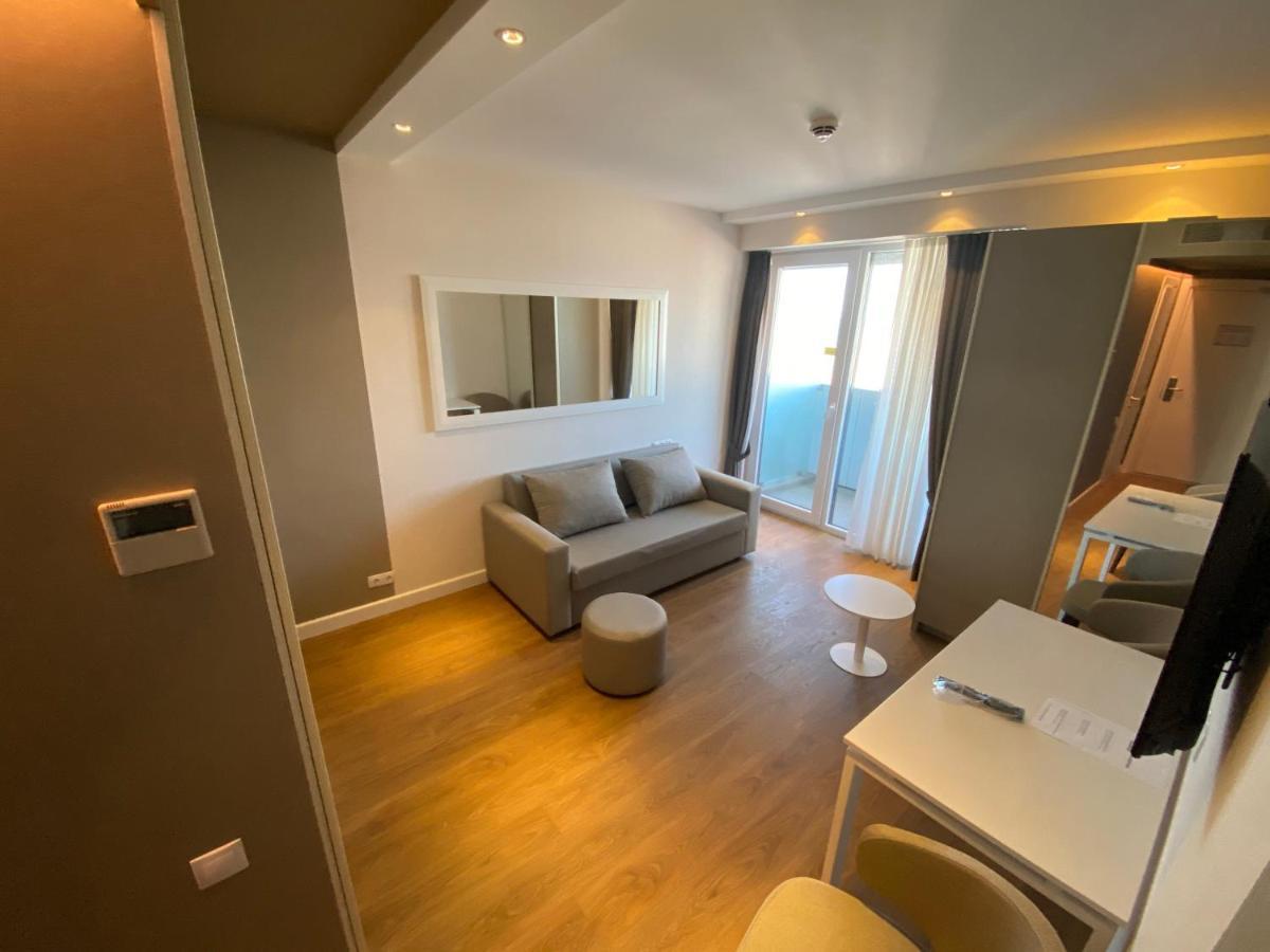 Gq Apartments On First Line Batumi Exterior foto